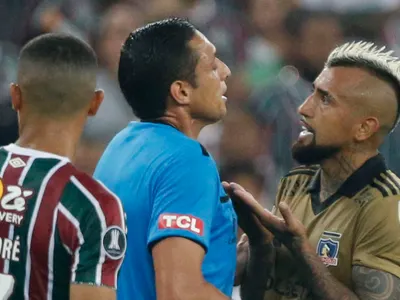 Se llenó de recetas: Árbitro venezolano recibió la ‘venganza’ de los hinchas de Colo-Colo tras derrota ante Fluminense