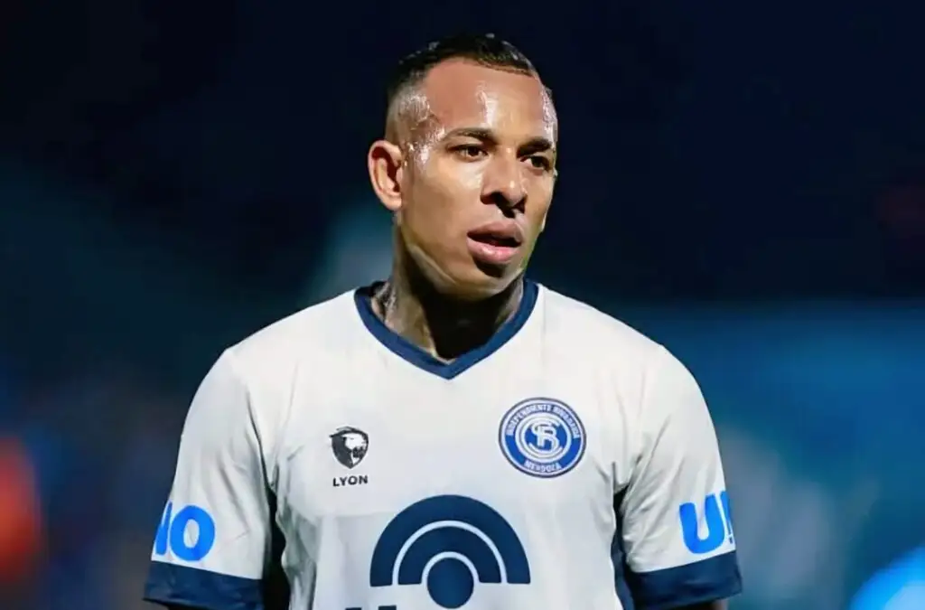 Colo-Colo habría ofertado un préstamo con compra obligatoria de 2.2 millones de dólares por Sebastián Villa.