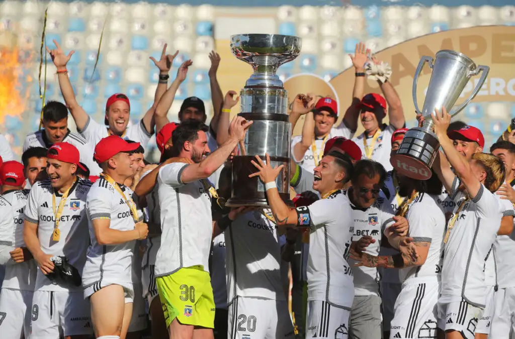 Colo-Colo disputará la Supercopa frente a Universidad de Chile.
