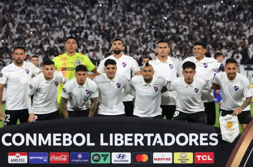 Colo-Colo debe ganar sus dos partidos restantes y esperar ciertos resultados en los otros partidos para pasar de ronda.