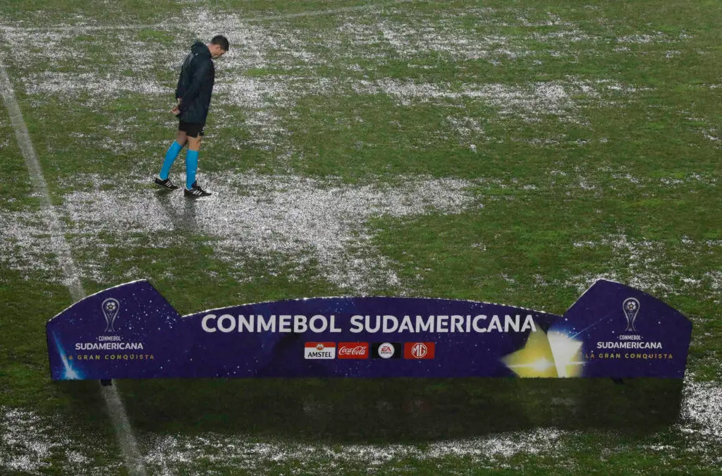 Partido entre Audax Italiano y Ñublense fue suspendido por las intensas lluvias.