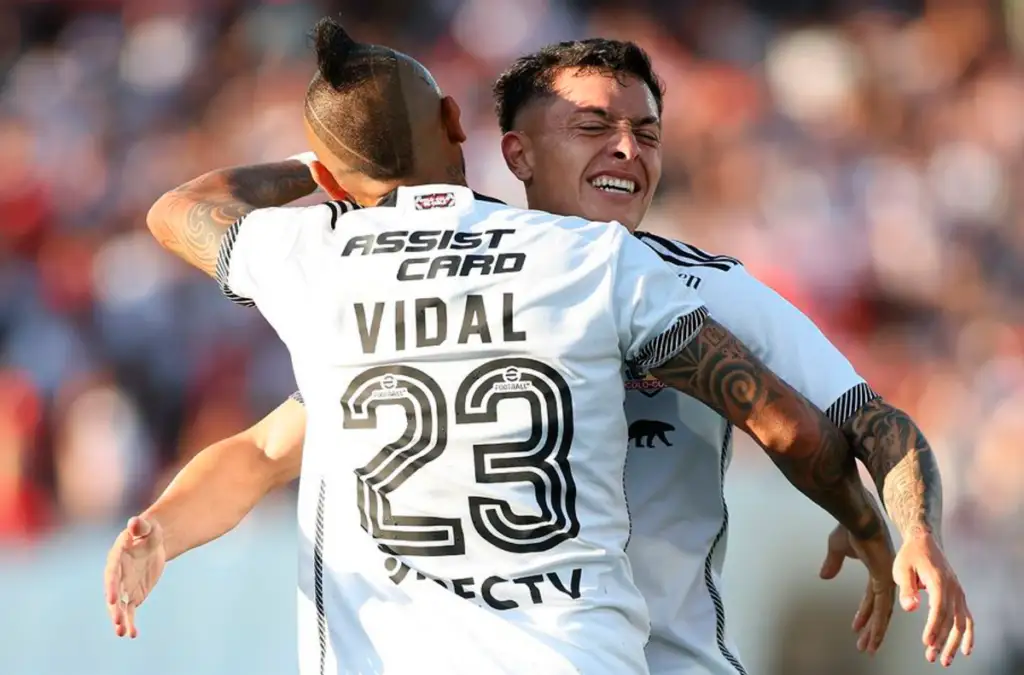 Arturo Vidal ya se hace sentir en el camarín de Colo-Colo.