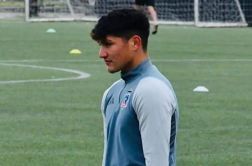 Juan Pablo Canales entrenando con indumentaria de Colo-Colo en el Estadio Monumental.