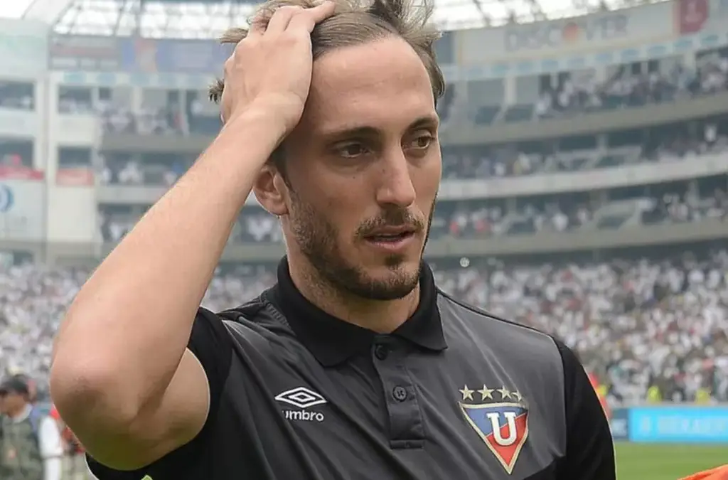 Colo-Colo sigue esperando a Luis Zubeldía.