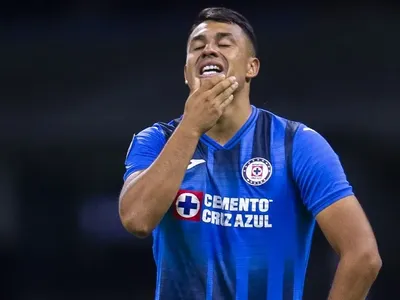 Quiere ser indemnizado: La millonaria cifra que busca recibir Iván Morales para dejar Cruz Azul y salir de México
