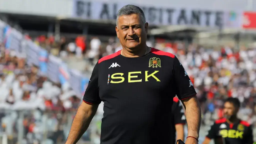 Ronald Fuentes descartó dirigir a Colo-Colo por su pasado en Universidad de Chile.