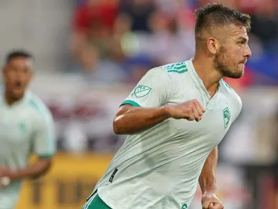 [Video] ¿Hace méritos para volver?: Diego Rubio se luce con un golazo y dos asistencias en épica remontada
