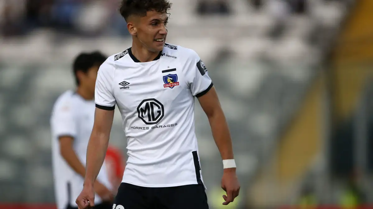 Futbol, Noche Alba 2020 El jugador de Colo Colo Luciano Arriagada es fotografiado durante la Noche Alba disputada contra la seleccion chilena sub 23 ralizada en el estadio Monumental de Santiago, Chile 05/01/2020 Andres Pina/Photosport Football, Colo Colo’s players presentation Colo Colo’s player Luciano Arriagada is pictured during the presentation ceremony called Noche Alba against U-23 Chilean National team held at the Monumental stadium in Santiago, Chile. 05/01/2020 Andres Pina/Photosport