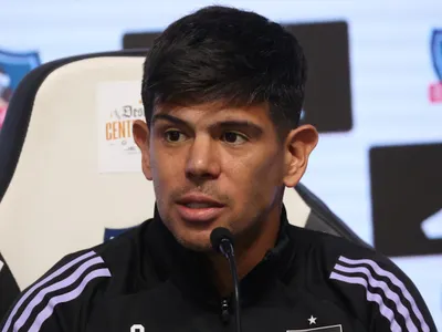«De los mayores proyectos que tiene el fútbol chileno»: Esteban Pavez se rinde ante canterano de Colo-Colo
