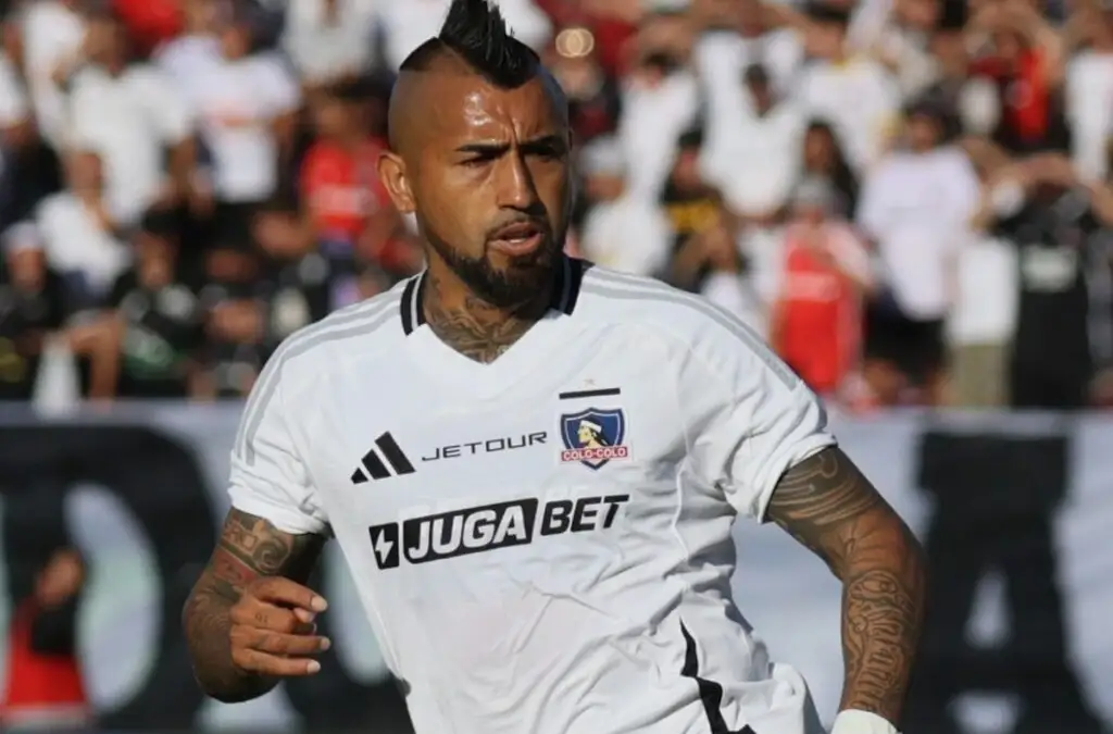 Arturo Vidal espera los fichajes de Colo-Colo.
