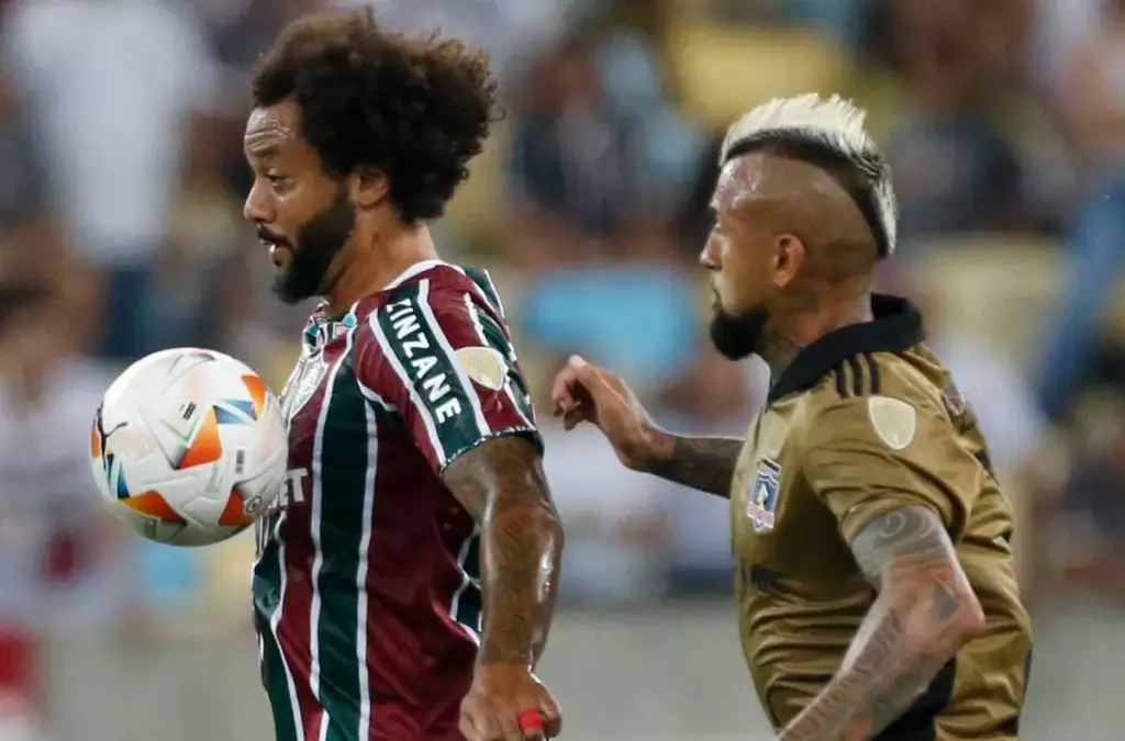 Marcelo y Arturo Vidal protagonizaron un picante cruce en el duelo de Fluminense y Colo-Colo.