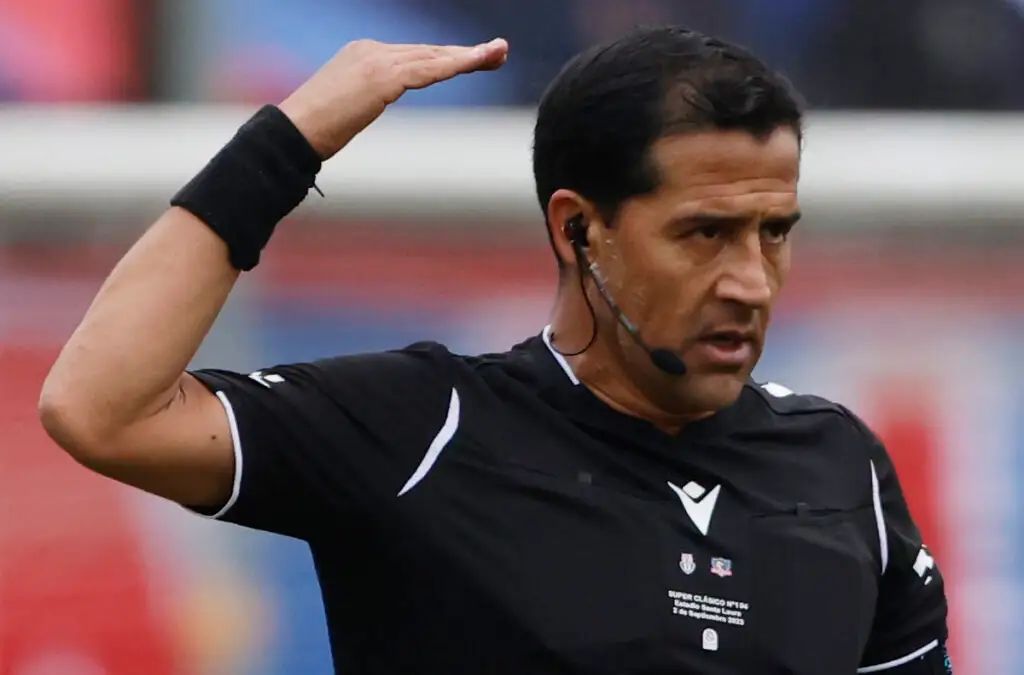 Felipe González realizó un polémico informe arbitral.