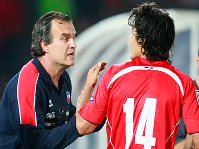 «Siempre pasa algo»: Jean Beausejour aclara célebre frase de Marcelo Bielsa hacia Matías Fernández en La Roja
