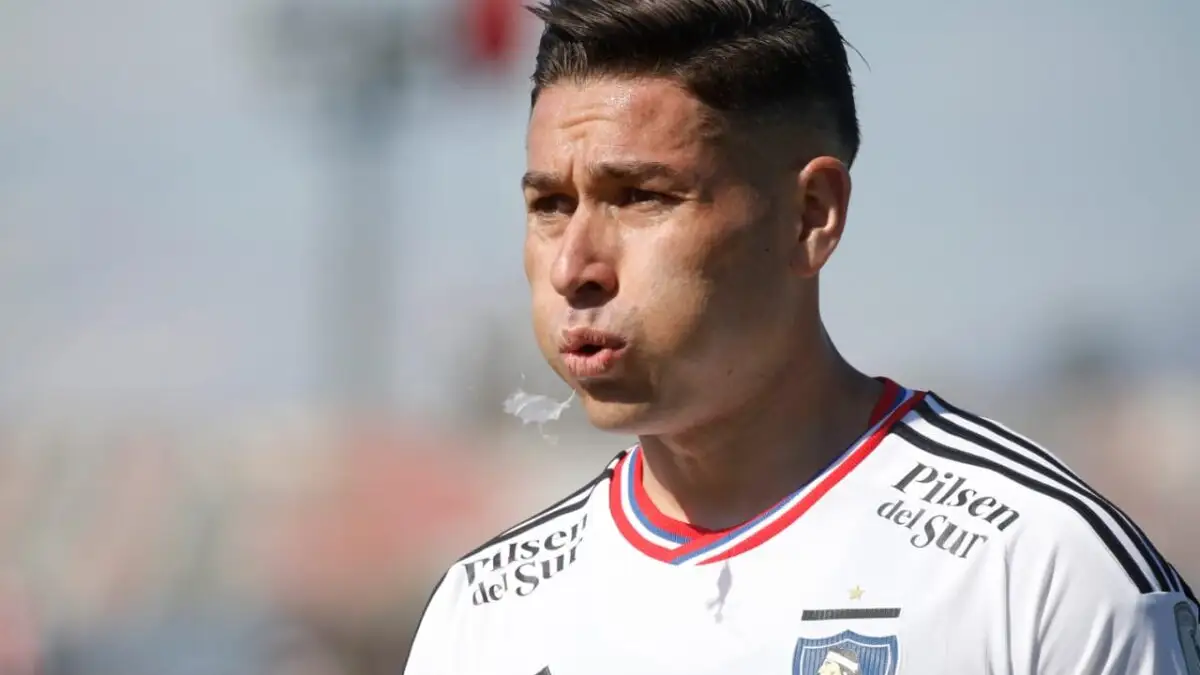 Óscar Opazo llegó a las tres tarjetas amarillas en Copa Libertadores.