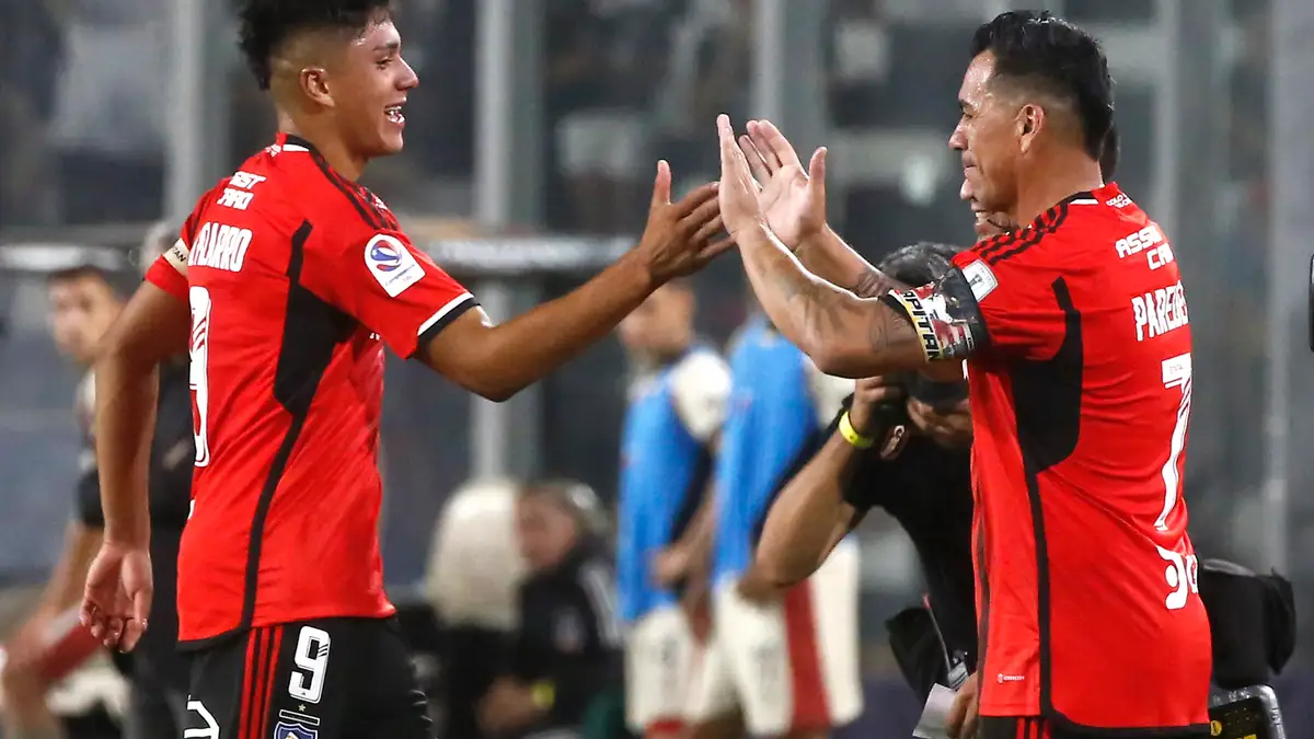 Damián Pizarro y Esteban Paredes en la despedida del goleador.