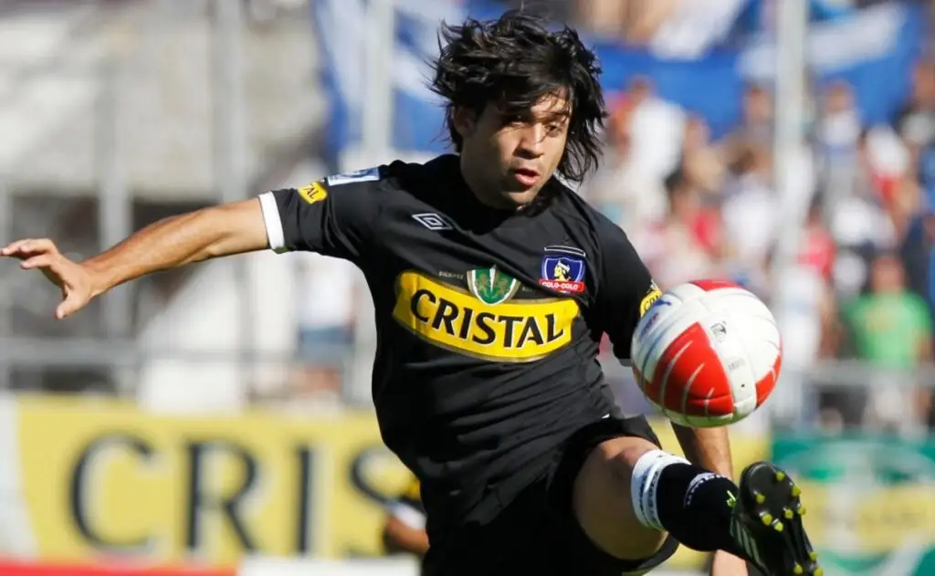Lucas Wilchez defendiendo la camiseta de Colo-Colo.