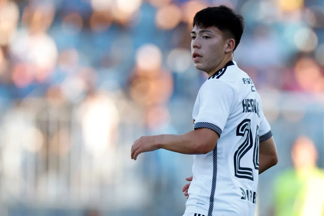 Leando Hernández disputando el duelo de Colo-Colo frente a O'higgins de Rancagua.