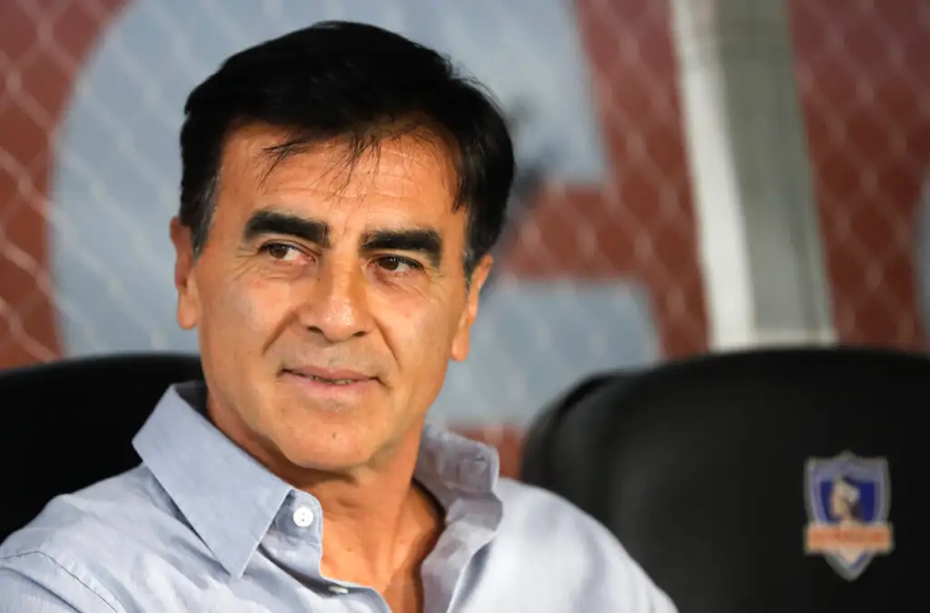 Gustavo Quinteros podría reemplazar a Eduardo Berizzo en ‘La Roja’.