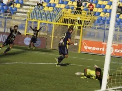 [VIDEO] Aprendió del Gato Lucero: Revive el debut goleador de Christian Santos en la Juve Stabia