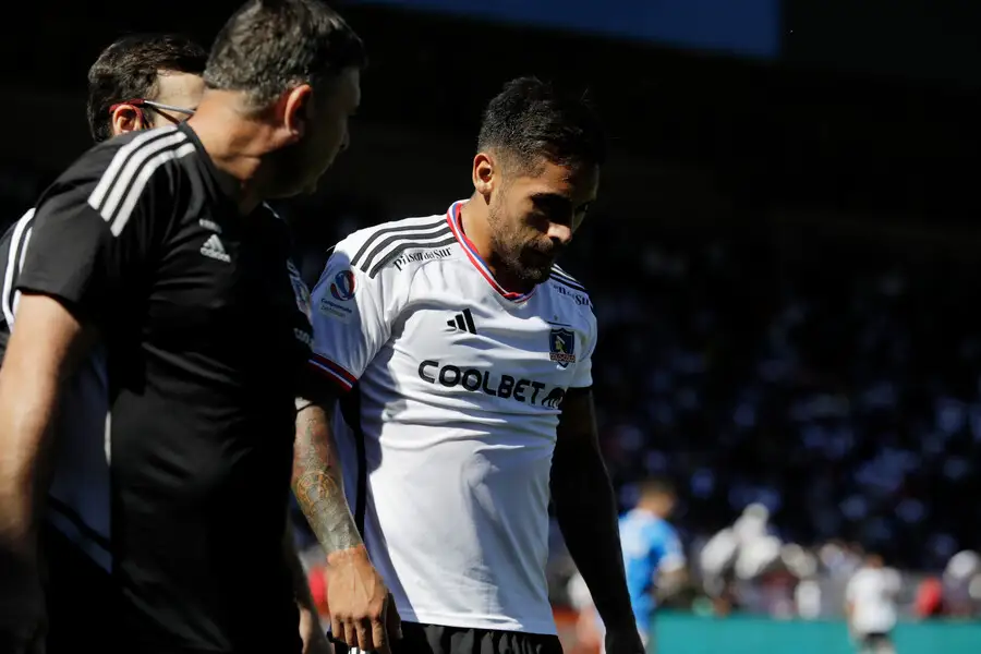Marcos Bolados salió con evidentes muestras de dolor ante Huachipato.