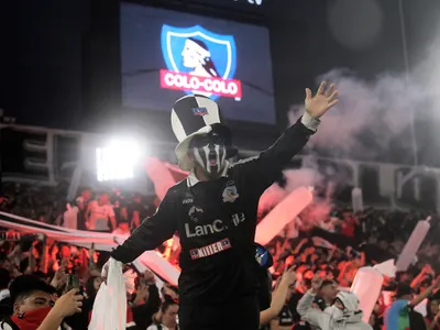 Lo identifican con la UC, es hincha de la U y alucina con la barra de Colo-Colo: «Supera a cualquiera»