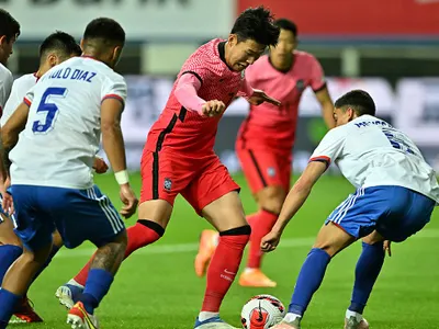 Histórico de Colo-Colo postuló a debutante en la selección como reemplazo de Mauricio Isla