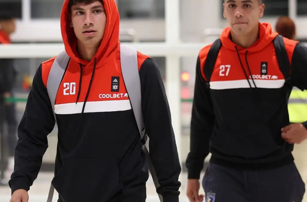 Pedro Navarro llegando a Colombia con Colo Colo el lunes pasado
