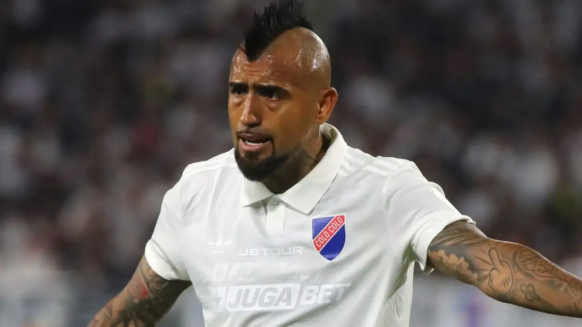 Manuel De Tezanos invitó a Arturo Vidal a jugar en el fútbol asiático.