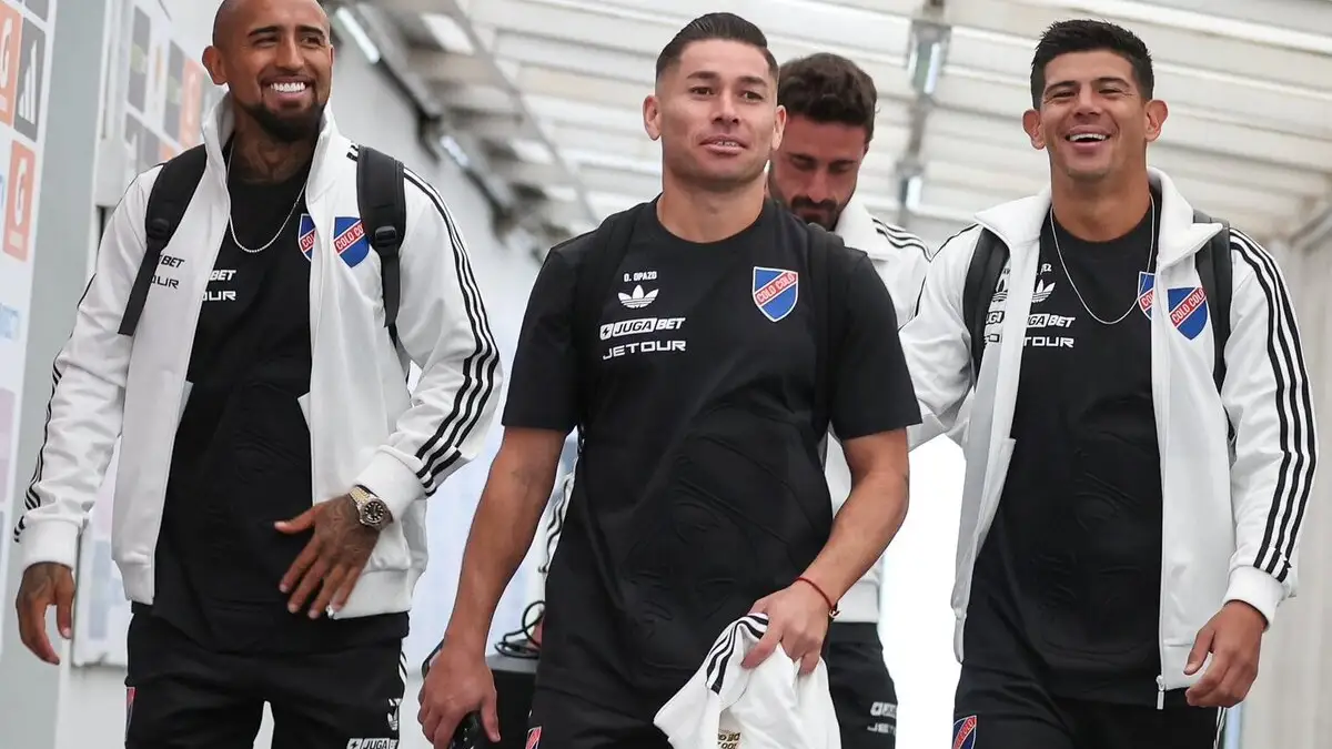 Colo-Colo se trasladó a Colombia para enfrentar a Atlético Bucaramanga.