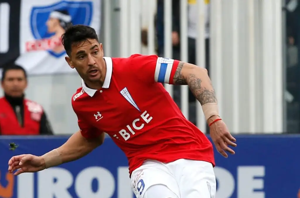 Piden agilizar nacionalización de Fernando Zampedri para que pueda jugar por La Roja.