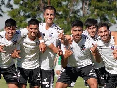 No quieren repetir errores: Canterano de Colo-Colo firmó su primer contrato profesional