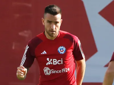 Se lesionó: Jugador de Colo-Colo sorprende y aparece como reemplazo de Matías Zaldivia en la Selección Chilena