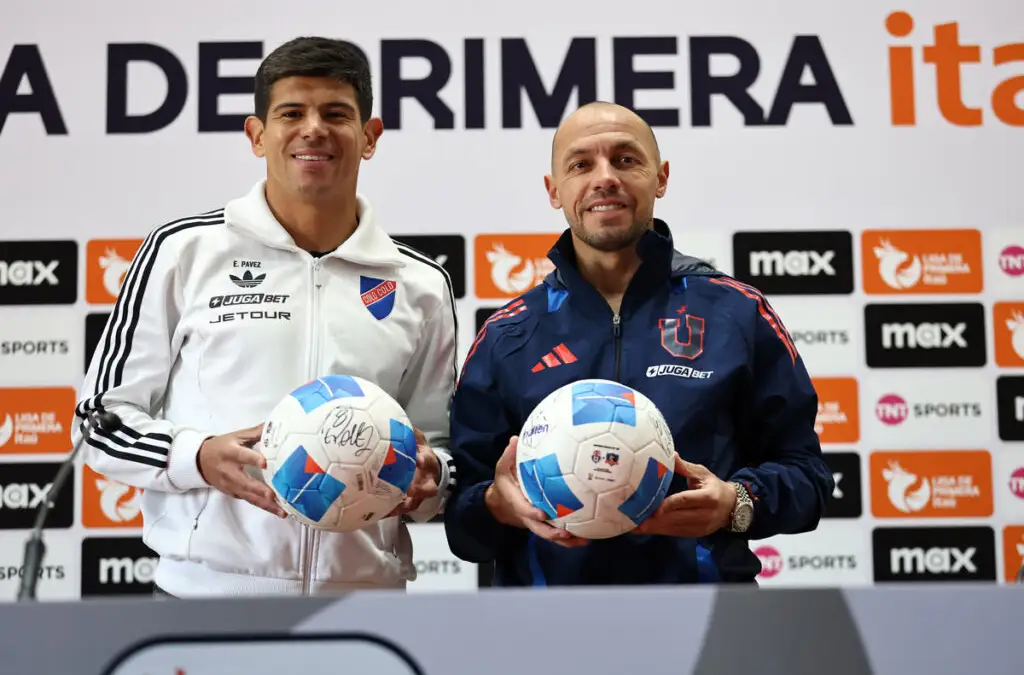 Esteban Pavez acudió junto a Marcelo Díaz a la conferencia de prensa de capitanes previo al Superclásico.
