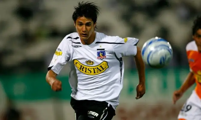 Yashir Islame jugando por Colo-Colo.