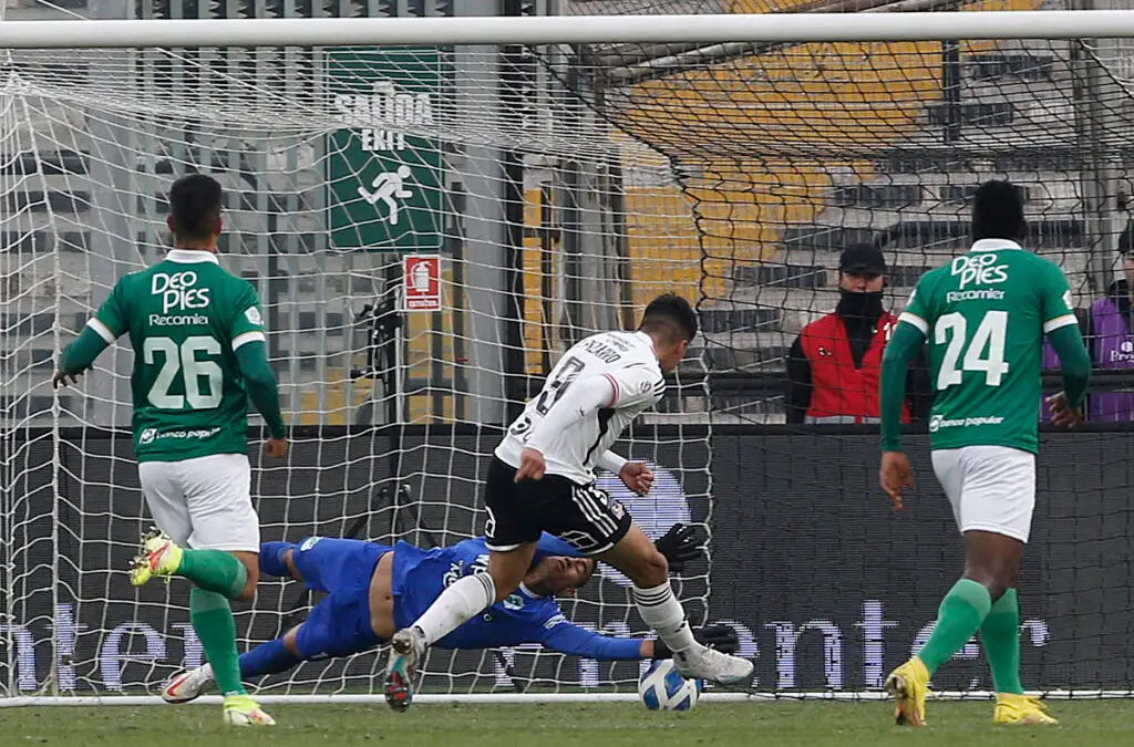 Damián Pizarro volvió a anotar por Colo-Colo.