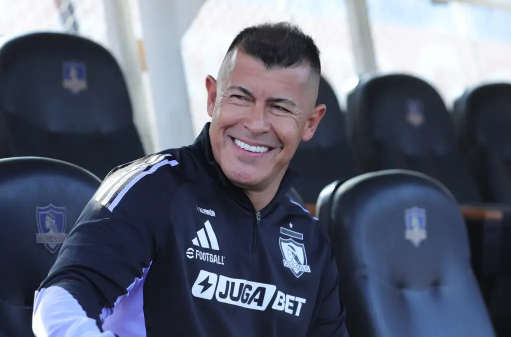Jorge Almirón aún no es desvinculado de manera oficial de Colo-Colo.