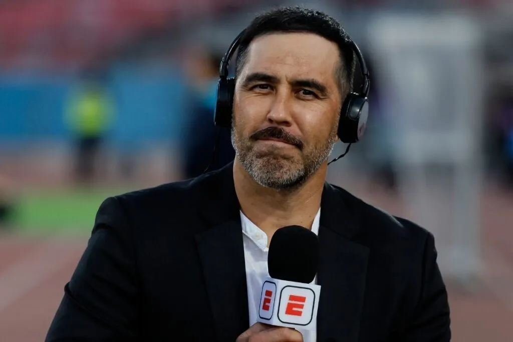Claudio Bravo en una transmisión de ESPN.