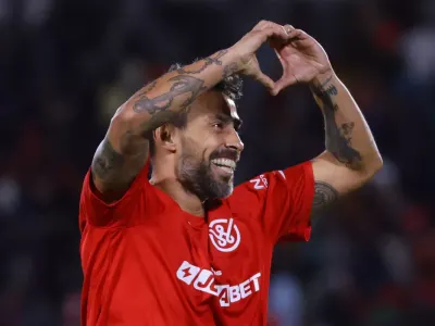 «Que vuelva a jugar»: Jorge Valdivia se llena de elogios en partido de Ronaldinho en Chile