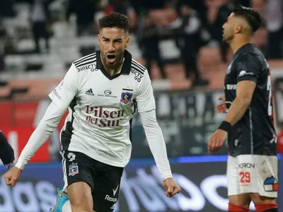 Se rindió ante él: Ex técnico de Juan Martín Lucero analizó su presente en Colo-Colo y lo comparó con Esteban Paredes