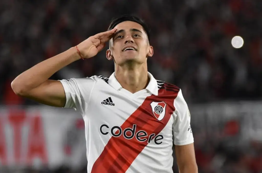 Pablo Solari anotó un doblete en River Plate.