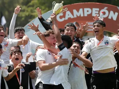 Suma un nuevo título: Campeón con Colo-Colo 2006 consiguió un nuevo trofeo como entrenador