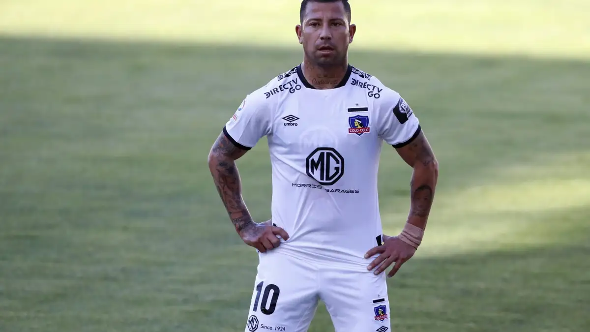 Futbol, Coquimbo Unido vs Colo Colo. Decimocuarta fecha, campeonato Nacional 2020. El jugador de Colo Colo Leonardo Valencia es fotografiado durante el partido de primera division contra Coquimbo Unido disputado en el estadio Francisco Sanchez Rumoroso de Coquimbo, Chile. 09/10/2020 Andres Pina/Photosport Football, Coquimbo Unido vs Colo Colo. 14th date, 2020 National Championship 2020. Colo Colo’s player Leonardo Valencia is pictured during the first division match against Coquimbo Unido held at the Francisco Sanchez Rumoroso stadium in Coquimbo, Chile. 09/10/2020 Andres Pina/Photosport