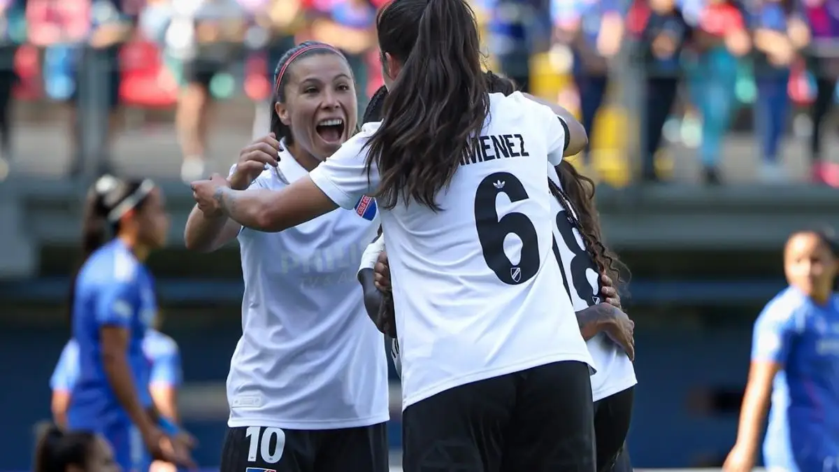 Colo-Colo Femenino venció a Universidad de Chile por 4-0.
