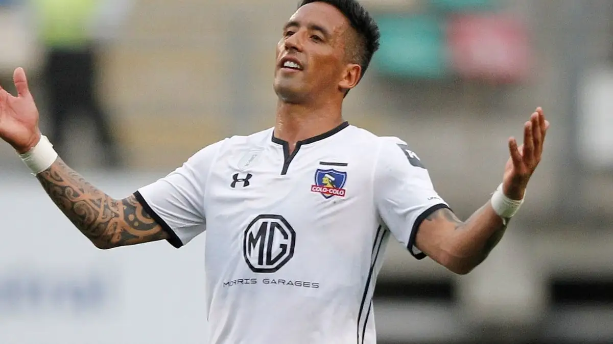 Lucas Barrios.
