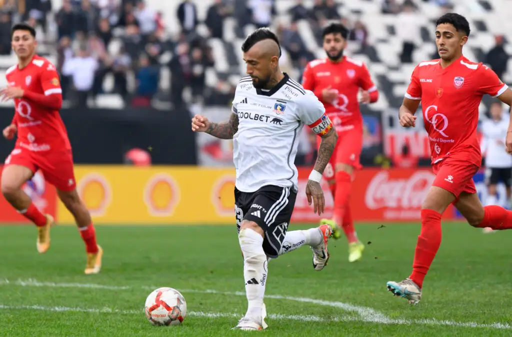 Colo-Colo derrotó a Deportes Quillón y avanzó en la Copa Chile.