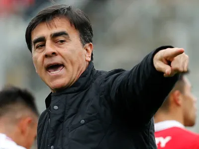 «¿Por qué no puede llegar?»: El sorpresivo técnico que proponen para reemplazar a Gustavo Quinteros y revolucionar Colo-Colo
