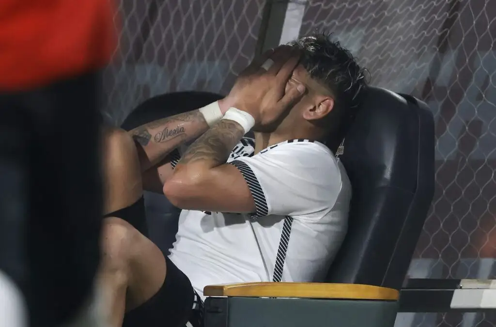 Carlos Palacios sufrió una disyunción acromioclavicular del hombro.