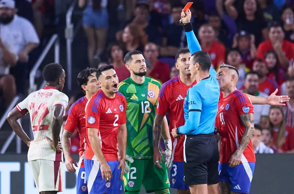 Múltiples críticas se realizaron por parte de La Roja sobre la actuación arbitral ante Canadá.