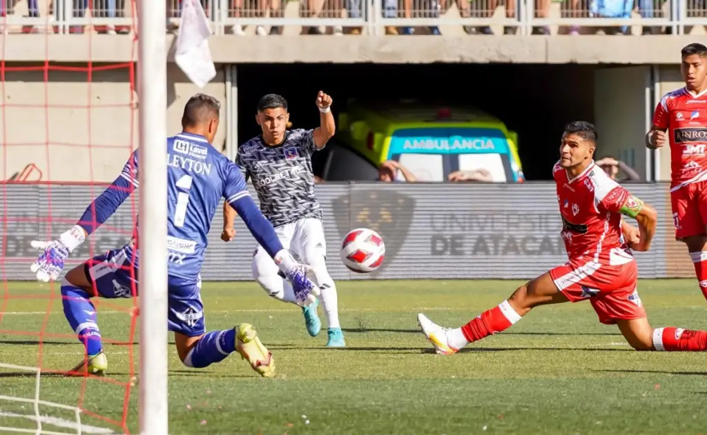 En su primer partido como titular, el canterano albo se matriculó con un golazo ante Deportes Copiapó