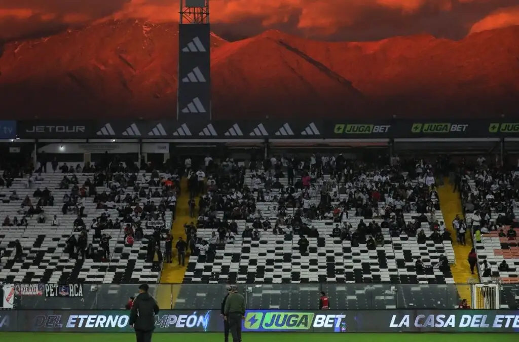 Postal del Estadio Monumental en el partido entre Colo-Colo y Ñublense por la fecha 11 de la Liga de Primera.